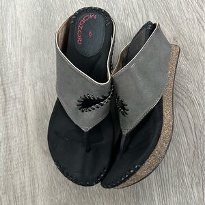 Modzori Reversibles Sandals size 9 Wedge Thong 2-in-1 Cork Sole